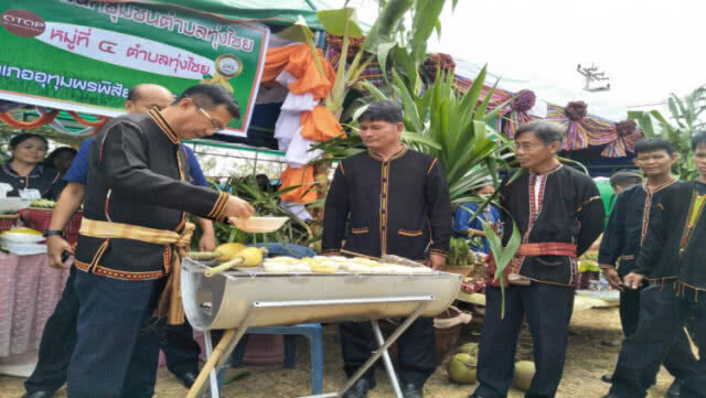 ผู้ว่าฯศรีสะเกษ หนุนบุญเดือนสาม เทศกาล "ปลาช่อนรสดี ข้าวจี่รสเด็ด" ที่ทุ่งไชย