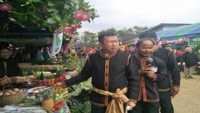 ผู้ว่าฯศรีสะเกษ หนุนบุญเดือนสาม เทศกาล "ปลาช่อนรสดี ข้าวจี่รสเด็ด" ที่ทุ่งไชย