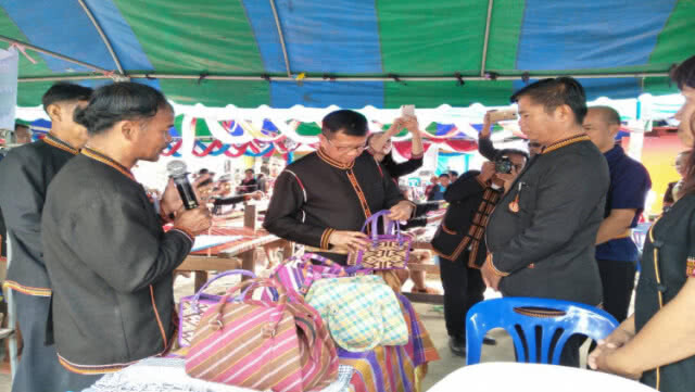 ผู้ว่าฯศรีสะเกษ หนุนบุญเดือนสาม เทศกาล "ปลาช่อนรสดี ข้าวจี่รสเด็ด" ที่ทุ่งไชย