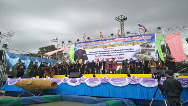 ผู้ว่าฯศรีสะเกษ หนุนบุญเดือนสาม เทศกาล "ปลาช่อนรสดี ข้าวจี่รสเด็ด" ที่ทุ่งไชย