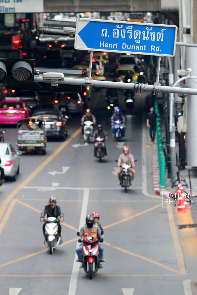 ห้ามรถส่วนตัว แท๊กซี่ สามล้อ วิ่งตรงเข้าแยกราชประสงค์ในชั่วโมงเร่งด่วน