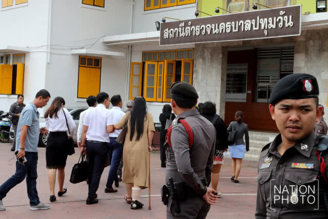 39 ผู้ชุมนุมสกายวอล์ค รับทราบข้อหา ที่ สน.ปทุมวัน