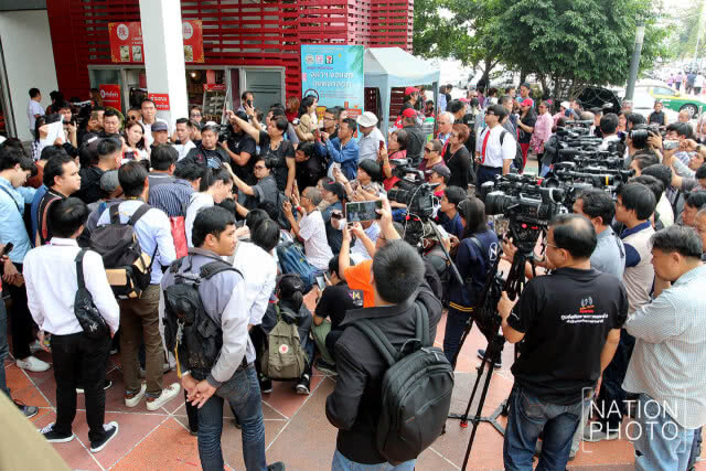 39 ผู้ชุมนุมสกายวอล์ค รับทราบข้อหา ที่ สน.ปทุมวัน