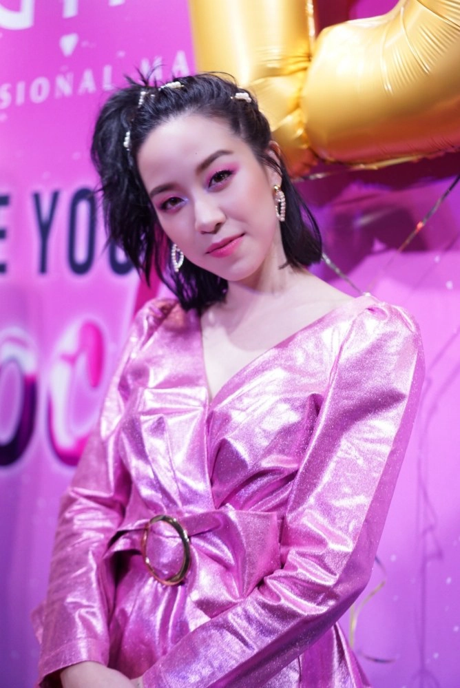 "พลอย หอวัง"  ย้ำความสัมพันธ์ "เฟย" แค่พี่น้อง