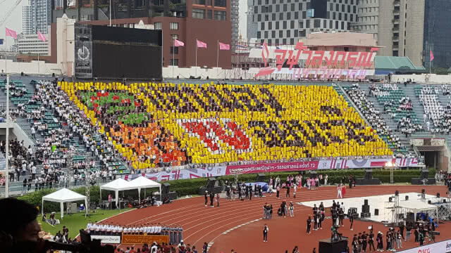 รวมภาพ แปรอักษร บอลประเพณี จุฬาฯ-ธรรมศาสตร์ ครั้งที่ 72