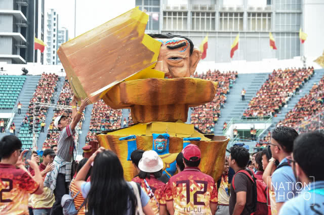 ยลโฉม "หุ่นล้อการเมือง" งานบอลจุฬาฯ-ธรรมศาสตร์ ครั้งที่ 72