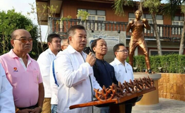 อนุสรณ์ "แสนศักดิ์" รูปปั้นตำนานแชมป์โลก