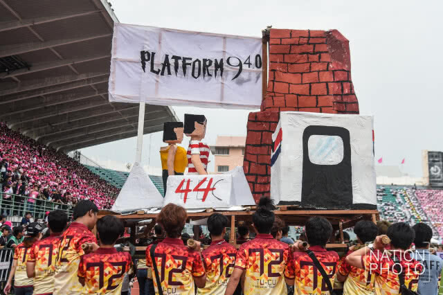 ยลโฉม "หุ่นล้อการเมือง" งานบอลจุฬาฯ-ธรรมศาสตร์ ครั้งที่ 72