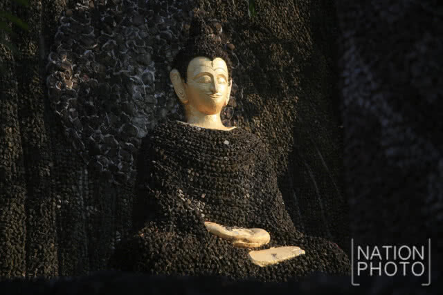 ท่องเที่ยววันหยุด.........เจดีย์หินพันล้านก้อน วัดภูพนมดี จ.อำนาจเจริญ