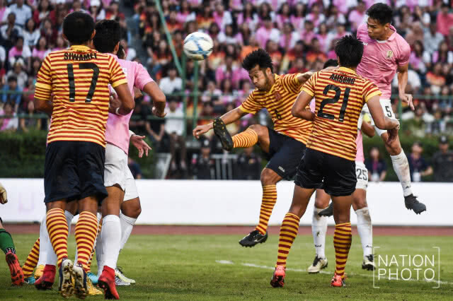 จุฬาฯ โขกตีเสมอ มธ. ช่วงทดเจ็บ ครองแชมป์ร่วม บอลประเพณี ครั้งที่ 72