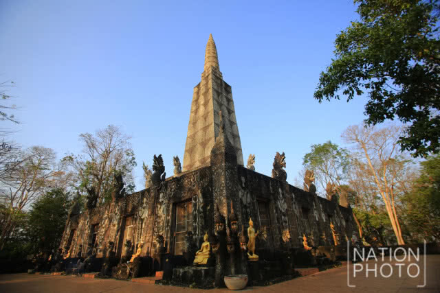 ท่องเที่ยววันหยุด.........เจดีย์หินพันล้านก้อน วัดภูพนมดี จ.อำนาจเจริญ