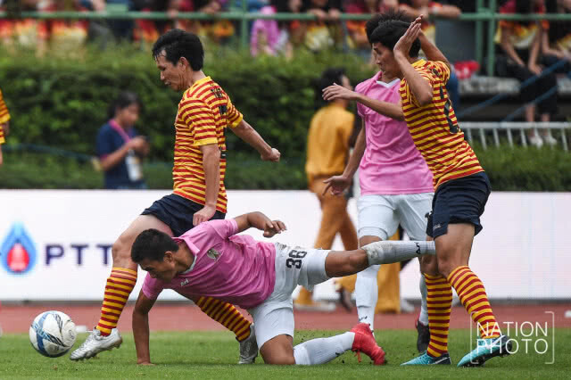 จุฬาฯ โขกตีเสมอ มธ. ช่วงทดเจ็บ ครองแชมป์ร่วม บอลประเพณี ครั้งที่ 72