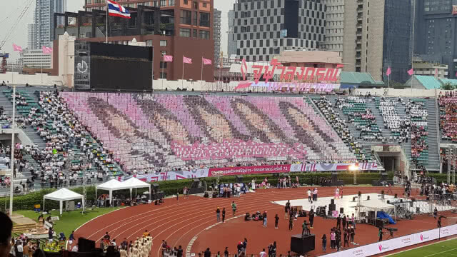 รวมภาพ แปรอักษร บอลประเพณี จุฬาฯ-ธรรมศาสตร์ ครั้งที่ 72
