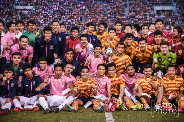 จุฬาฯ โขกตีเสมอ มธ. ช่วงทดเจ็บ ครองแชมป์ร่วม บอลประเพณี ครั้งที่ 72