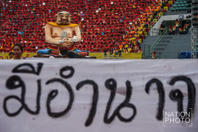 ยลโฉม "หุ่นล้อการเมือง" งานบอลจุฬาฯ-ธรรมศาสตร์ ครั้งที่ 72