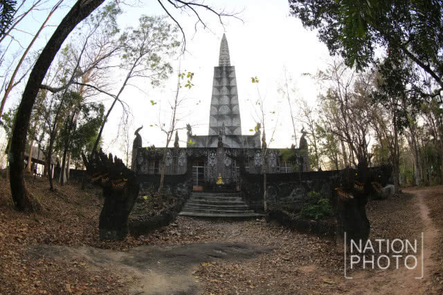 ท่องเที่ยววันหยุด.........เจดีย์หินพันล้านก้อน วัดภูพนมดี จ.อำนาจเจริญ