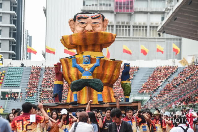 ยลโฉม "หุ่นล้อการเมือง" งานบอลจุฬาฯ-ธรรมศาสตร์ ครั้งที่ 72