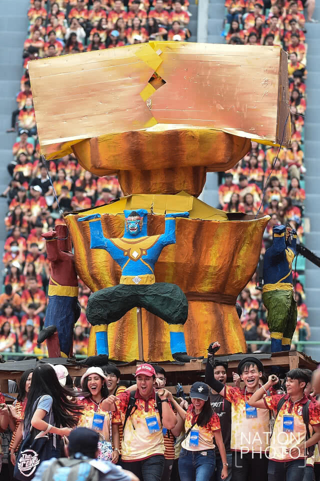 ยลโฉม "หุ่นล้อการเมือง" งานบอลจุฬาฯ-ธรรมศาสตร์ ครั้งที่ 72