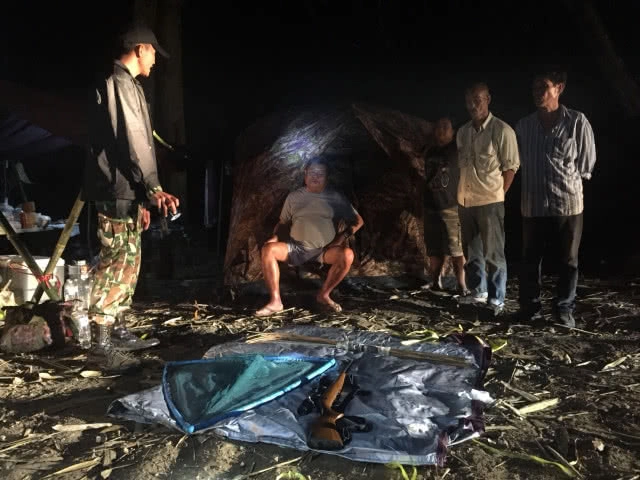 จับ "เปรมชัย" ปธ.อิตาเลี่ยนไทย ล่าสัตว์ทุ่งใหญ่ฯ ยึดซากเสือดำถลกหนัง