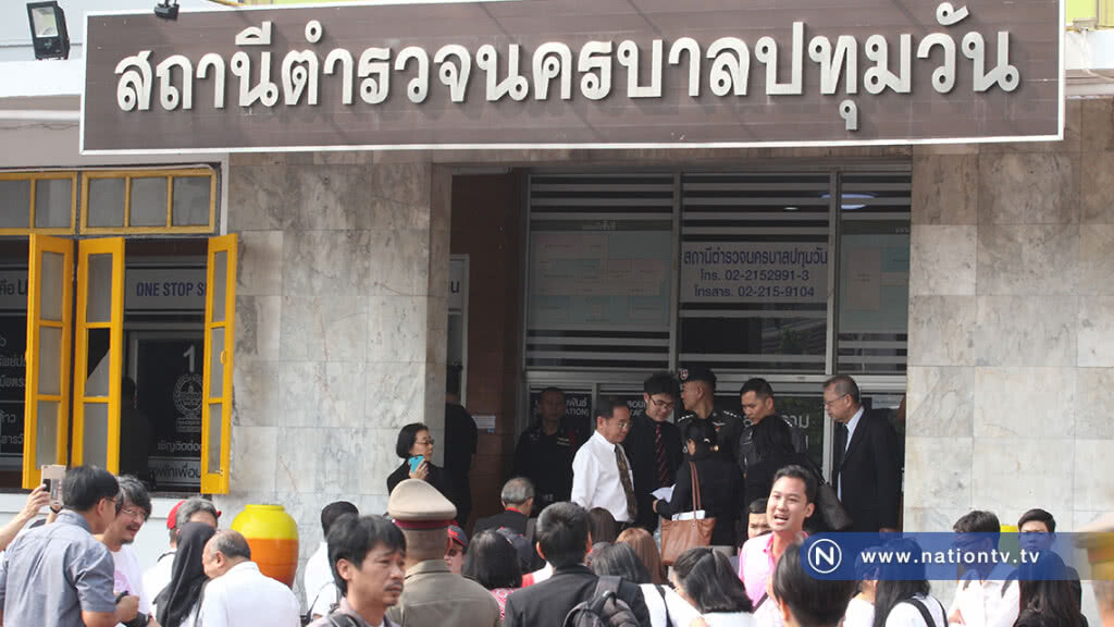 ศาลแขวงปทุมวัน ปล่อยอิสระ 28 ผู้ชุมนุม ลานวันสยาม MBK หลัง ตร.ยื่นผัดฟัอง 6 วัน ศาลแขวงปทุมวัน ปล่อยอิสระ 28 ผู้ชุมนุม ลานวันสยาม MBK หลัง ตร.ยื่นผัดฟัอง 6 วัน