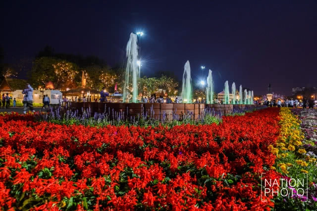 แสงสีตระการตาในงาน "อุ่นไอรัก คลายความหนาว"