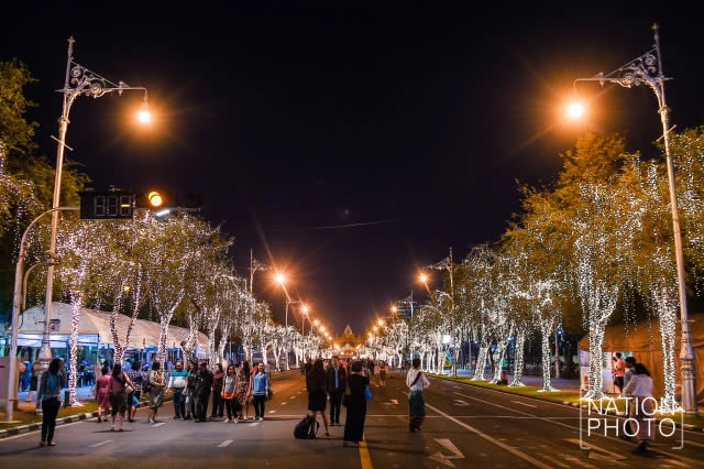 แสงสีตระการตาในงาน "อุ่นไอรัก คลายความหนาว"