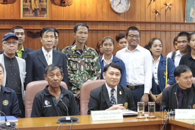 แห่ให้กำลังใจ "หัวหน้าวิเชียร"