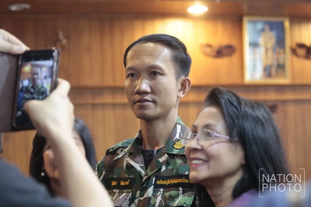 แห่ให้กำลังใจ "หัวหน้าวิเชียร"