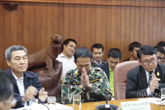 แห่ให้กำลังใจ "หัวหน้าวิเชียร"