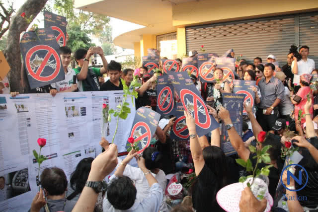 "จ่านิว-รังสิมันต์"ขึ้นปราศรัย
แม้มีหมายจับ!