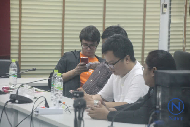 3แกนนำ มอบตัว
คดี MBK ด้าน ปชช. ส่งเสียงให้กำลังใจ