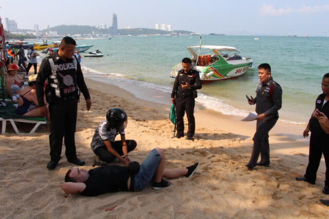 ตำรวจพัทยา รวบทันควันสองโจ๋ฉกไอโฟนนักท่องเที่ยวรัสเซีย