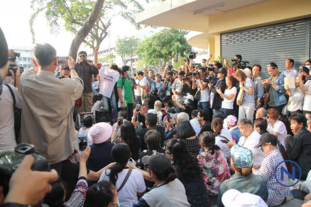 "จ่านิว-รังสิมันต์"ขึ้นปราศรัย
แม้มีหมายจับ!