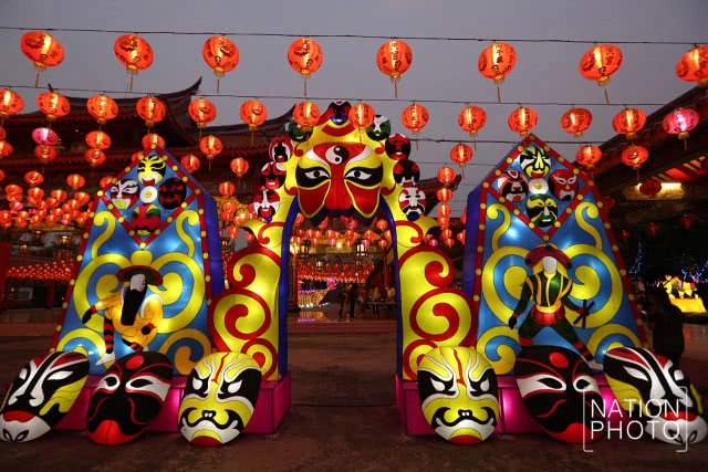 ศาลเจ้ามูลนิธิธรรมกตัญญู เสียนหลอไต้เทียนกง ประดับโคมไฟรับตรุษจีน