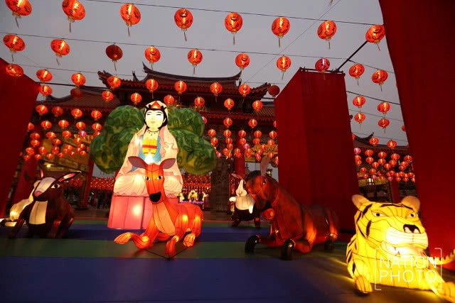 ศาลเจ้ามูลนิธิธรรมกตัญญู เสียนหลอไต้เทียนกง ประดับโคมไฟรับตรุษจีน