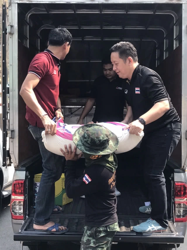 ปันน้ำใจมอบรอยยิ้ม บริจาคข้าวสารและของใช้ ให้วัดพระบาทน้ำพุ จ.ลพบุรี