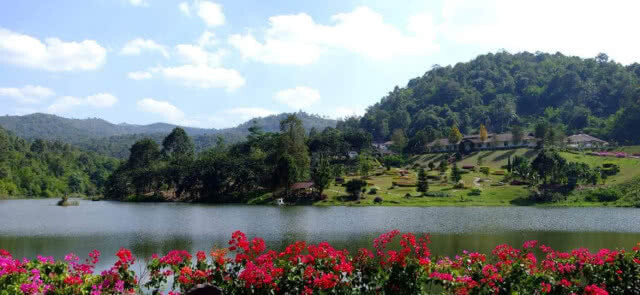 เปิดรีสอร์ทหรู "เปรมชัย" ที่ภูเรือ
เร่งตรวจสอบที่ดินถูกต้องหรือไม่ ?