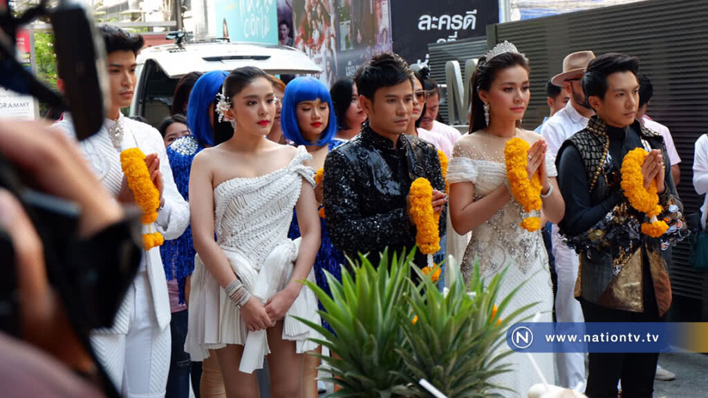 บวงสรวง"ดาวจรัสฟ้า"เอาใจแฟนเพลงลูกทุ่ง บวงสรวง"ดาวจรัสฟ้า"เอาใจแฟนเพลงลูกทุ่ง