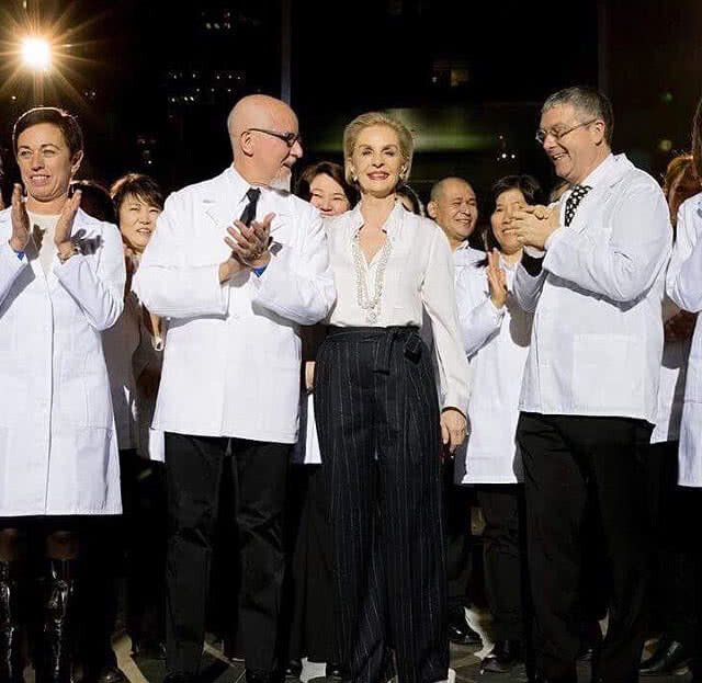 Carolina Herrera ผู้นำเทรนด์เชิ้ตขาว อำลาวงการแฟชั่น