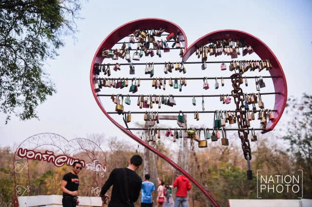 คล้องกุญแจอธิษฐาน สืบสานตำนานรัก ณ เขากระโดง บุรีรัมย์