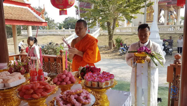 วันวาเลนไทน์ นักท่องเที่ยวแห่เข้าวัด
กราบไหว้ขอพรหลวงพ่อสีชมพู