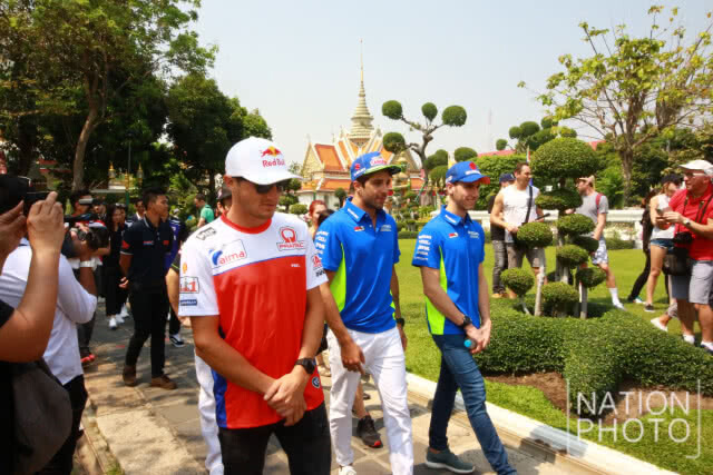 5 นักบิดโมโตจีพี เยือนไทย ร่วมกิจกรรมที่วัดอรุณ
