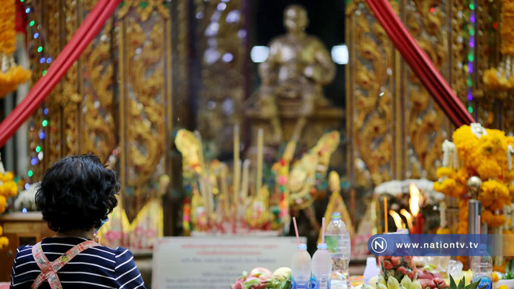 ชาวไทยเชื้อสายจีน ไหว้องค์สมเด็จเจ้าพ่อปากคลองตลาด เนื่องในเทศกาลตรุษจีน ชาวไทยเชื้อสายจีน ไหว้องค์สมเด็จเจ้าพ่อปากคลองตลาด เนื่องในเทศกาลตรุษจีน