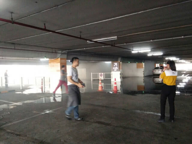 ลูกค้าแตกตื่น! ไฟไหม้เดอะมอลล์บางแค