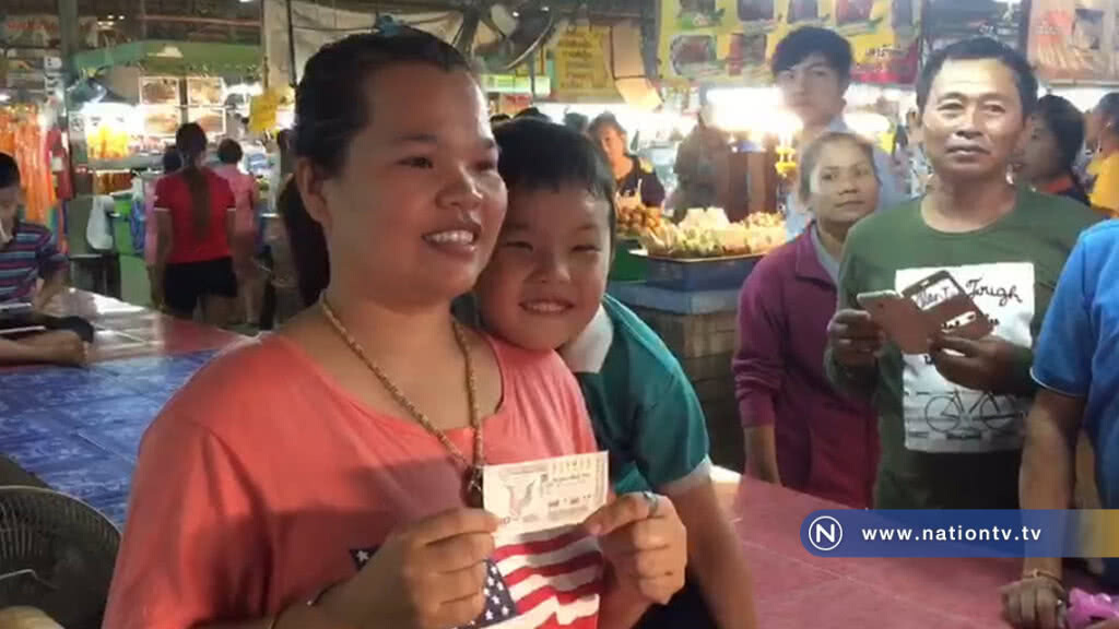แม่ค้าขายขนมหวาน ถูกรางวัลที่ 1 รับ 6 ล้านบาท