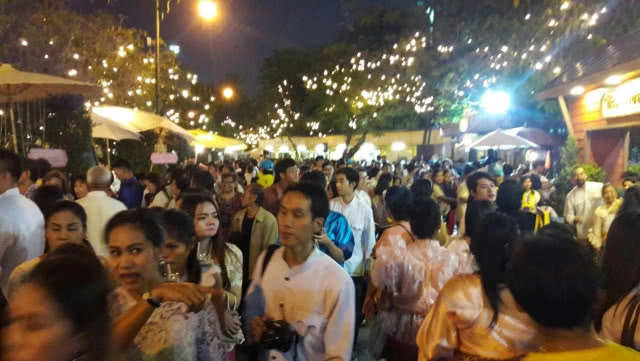 ชุดไทยสวยๆ งาน อุ่นไอรักฯ