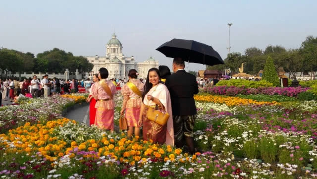 ชุดไทยสวยๆ งาน อุ่นไอรักฯ