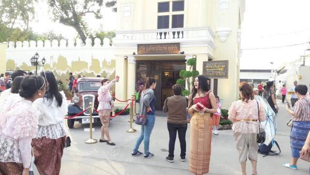 ชุดไทยสวยๆ งาน อุ่นไอรักฯ