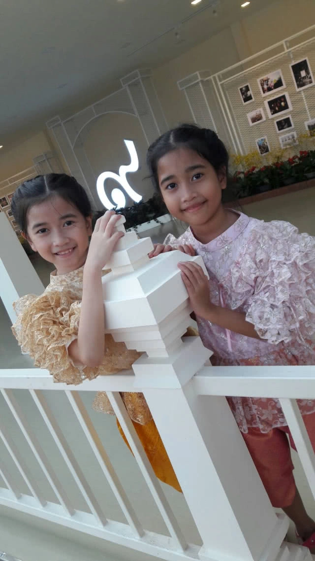 ชุดไทยสวยๆ งาน อุ่นไอรักฯ