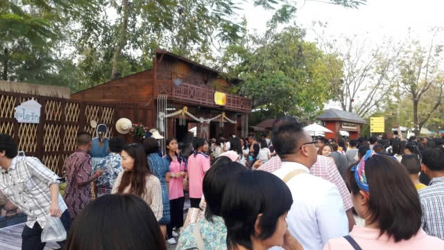 ชุดไทยสวยๆ งาน อุ่นไอรักฯ